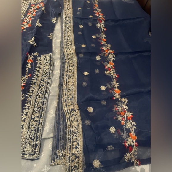 Pakistani 3 pieces organza dress with embroidery and stone work - Picture 6 of 11
